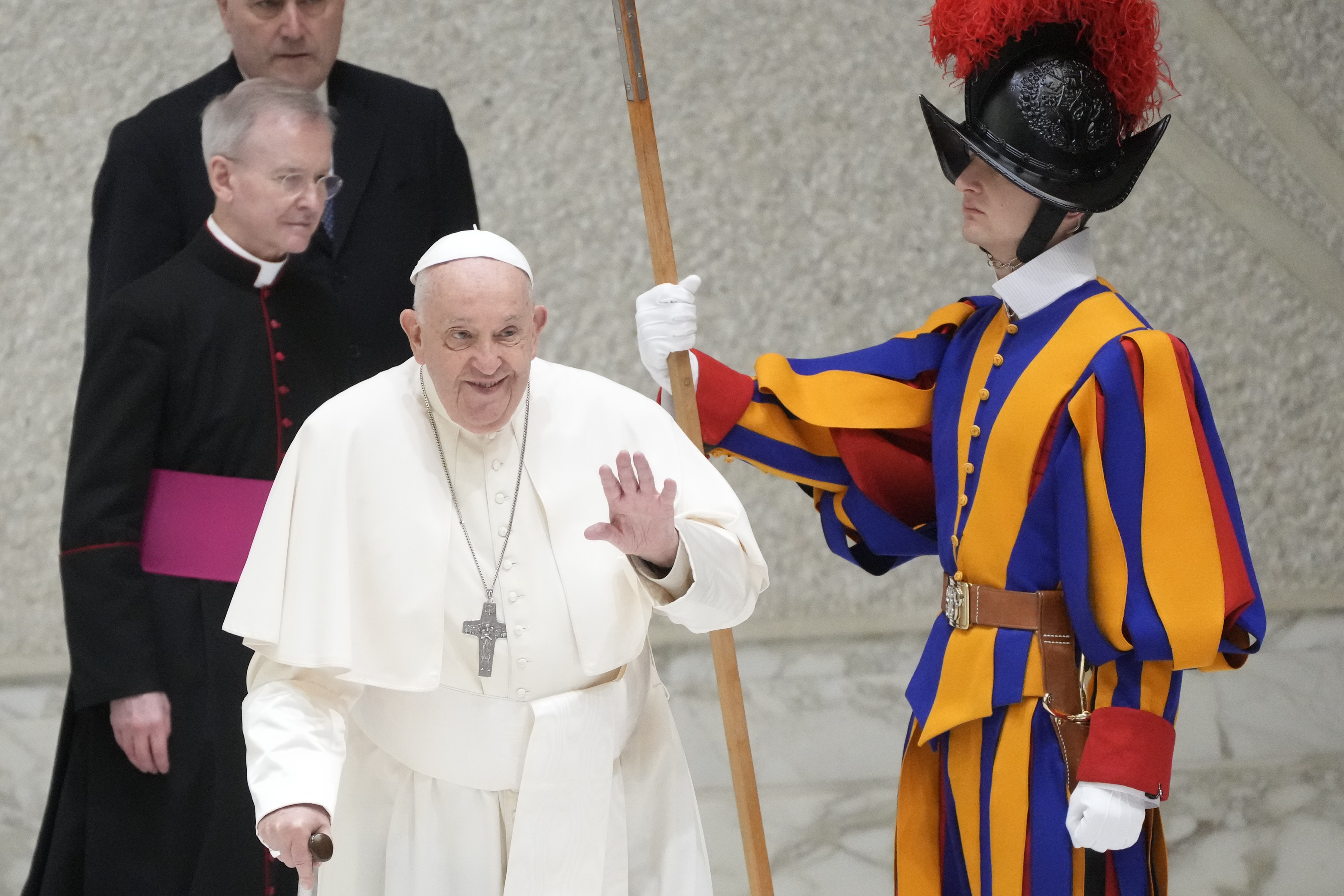 paven besøker venezia-biennalen