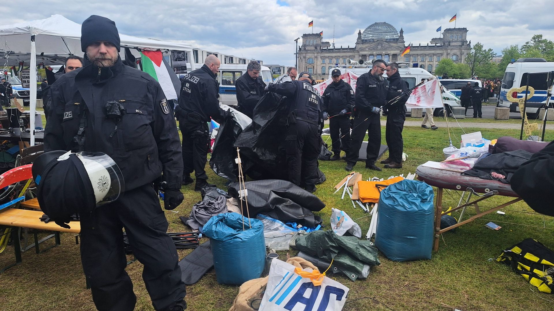 berlin: rangeleien trotz räumung des protestcamps von propalästinensischen aktivisten