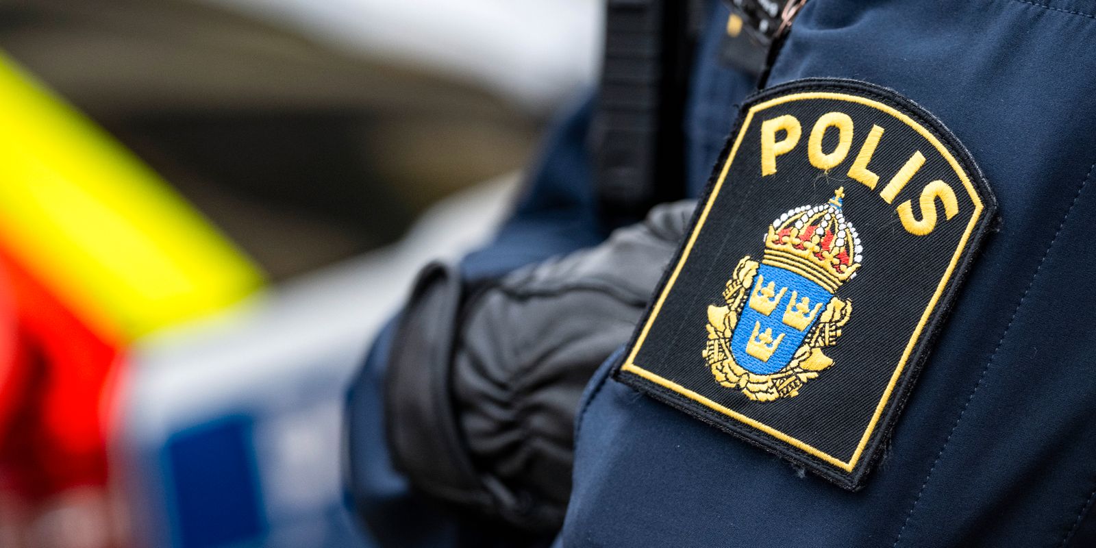polis påkörd av flyende bil i göteborg – två gripna