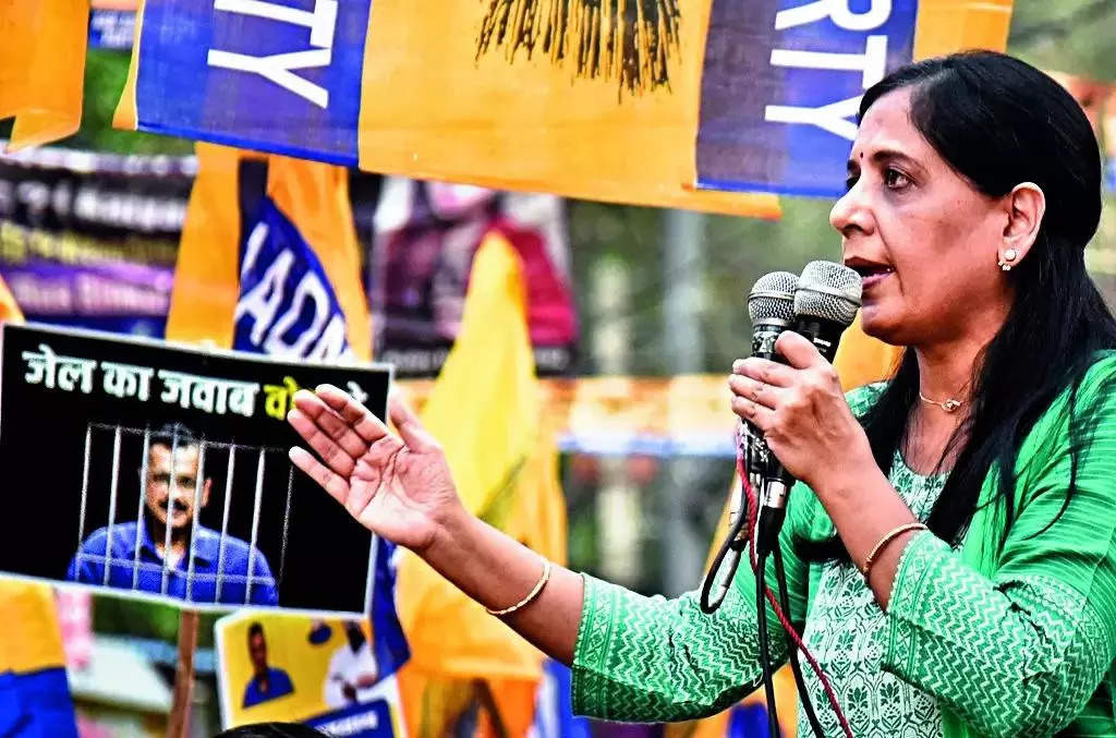 nobody can break delhi cm, wife sunita says as she begins city campaign