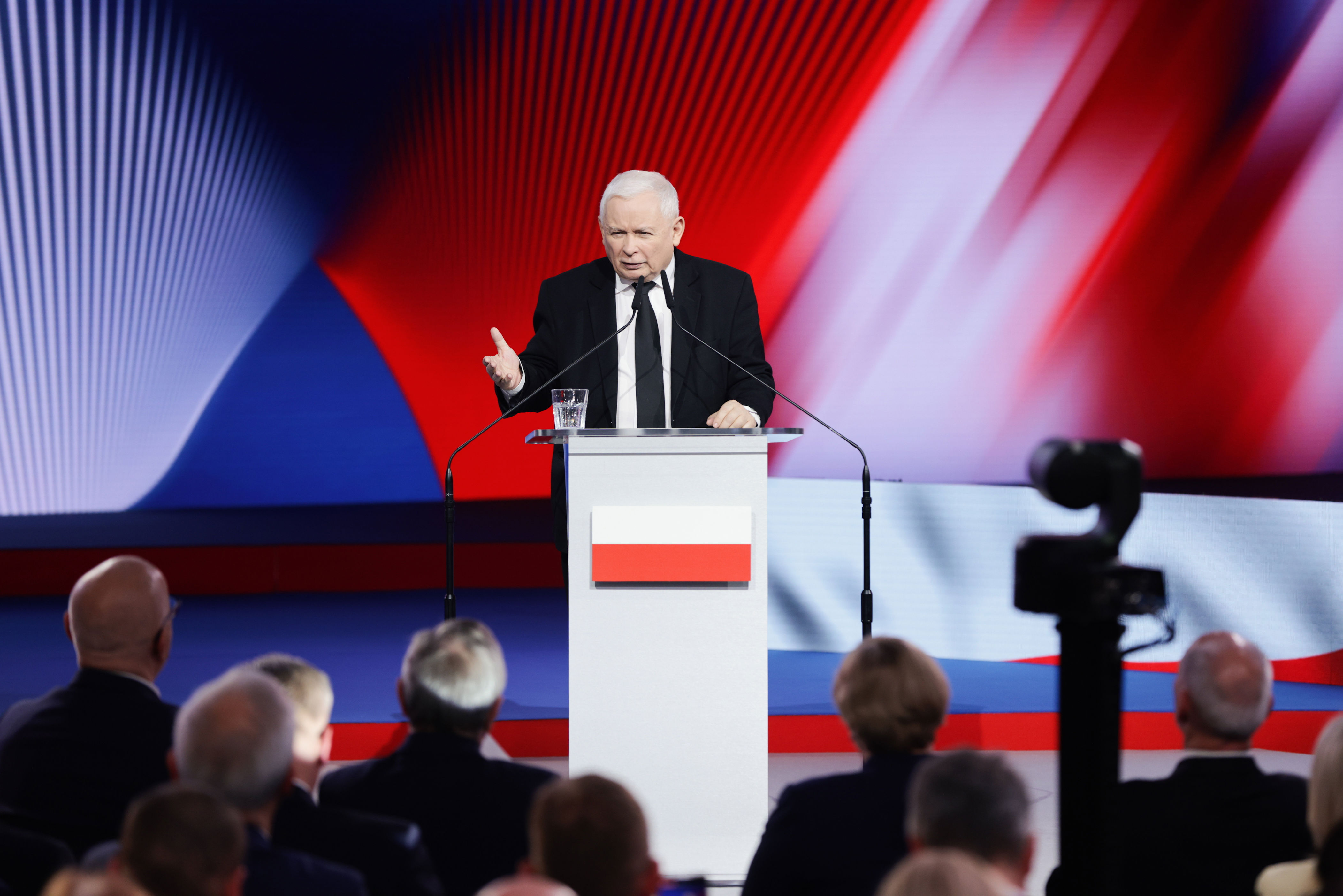 jarosław kaczyński zwołał spotkanie ścisłego kierownictwa pis. o buncie w partii i kampanii