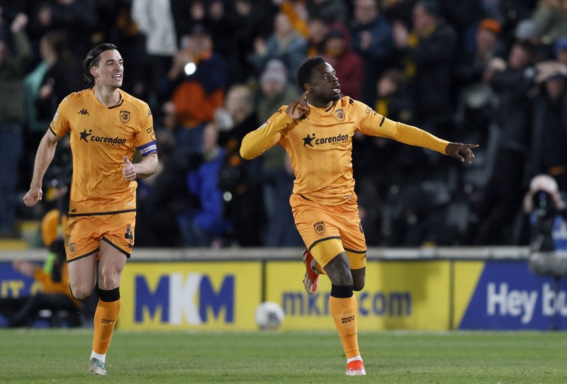 ipswich miss chance to go second as hull hit back to claim thrilling draw