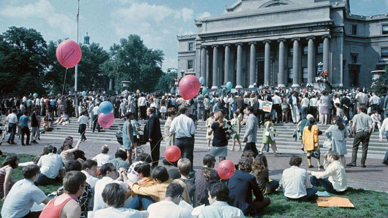 Columbia foi abalada por protestos estudantis contra a Guerra do Vietnã em 1968, que levaram a centenas de prisões de estudantes