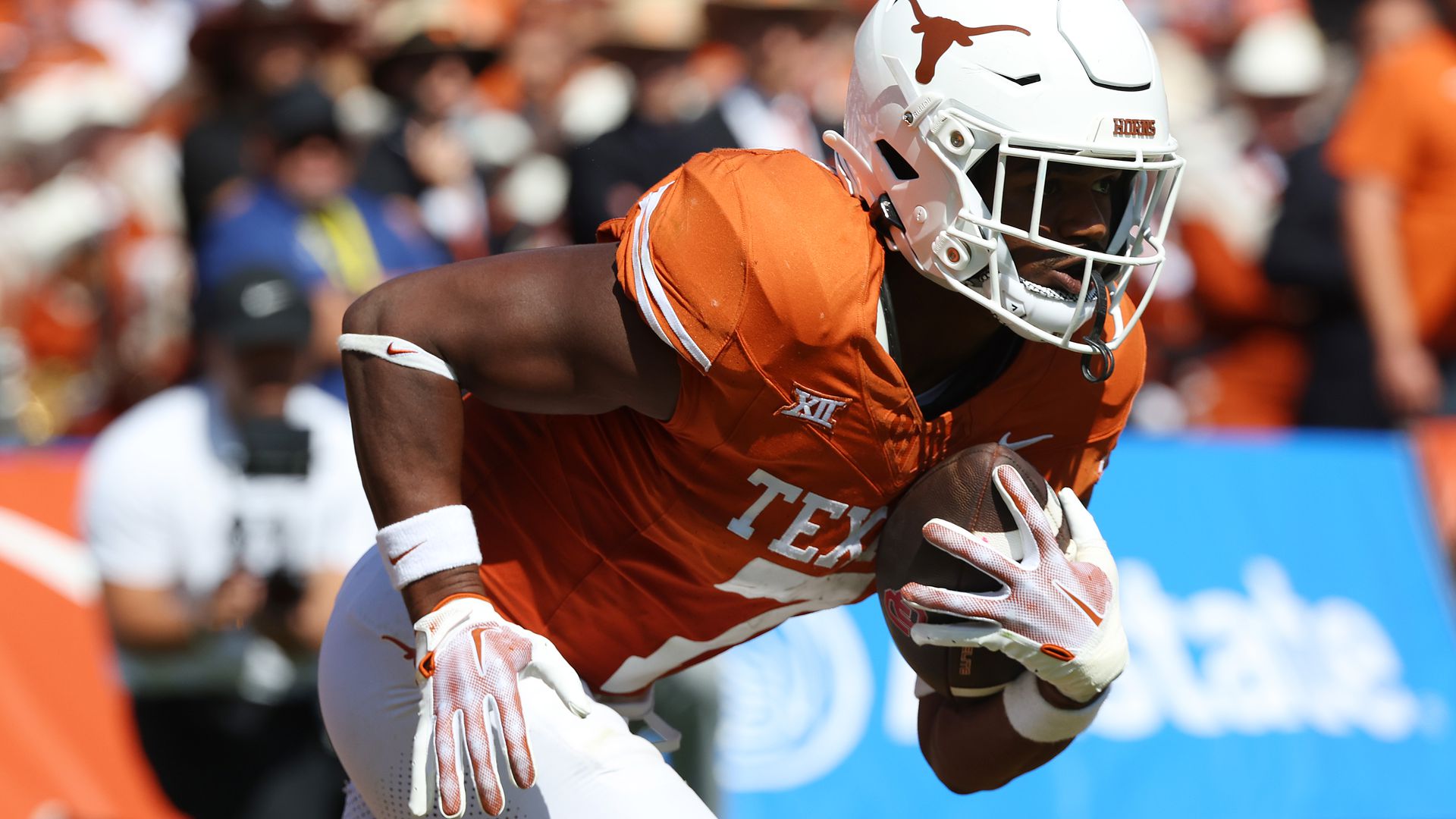 The Pick Is In: Jaguars Select Texas RB Keilan Robinson At 167th Overall