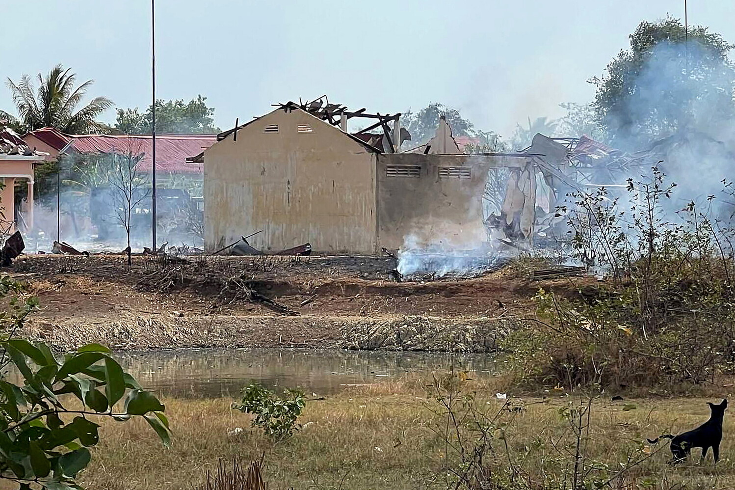 cambogia, esplode un deposito munizioni: morti almeno 20 soldati