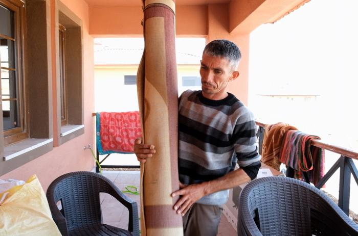 gaziantepli depremzede aile yeni evlerine kavuştu
