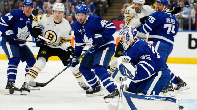 maple leafs pull samsonov, put in woll to start third period in game 4