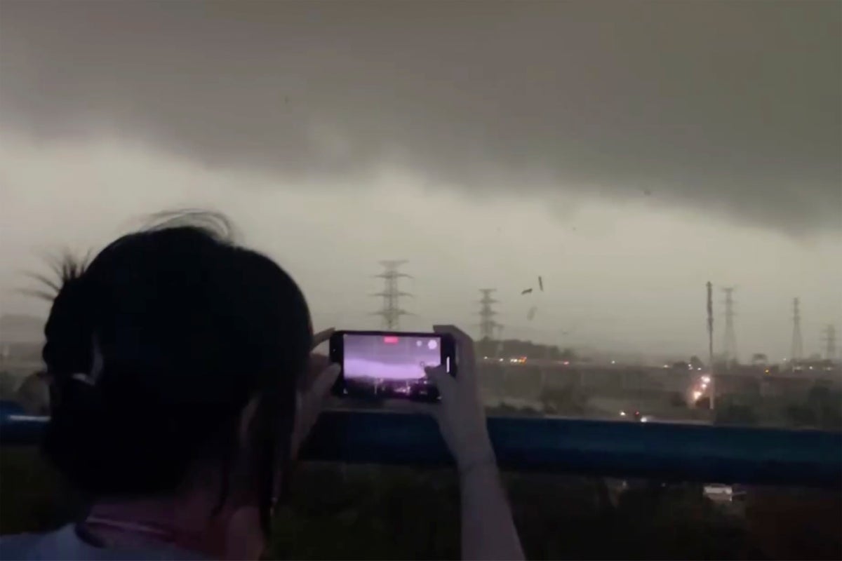 a tornado in southern china kills 5 people and damages factories in the metropolis of guangzhou