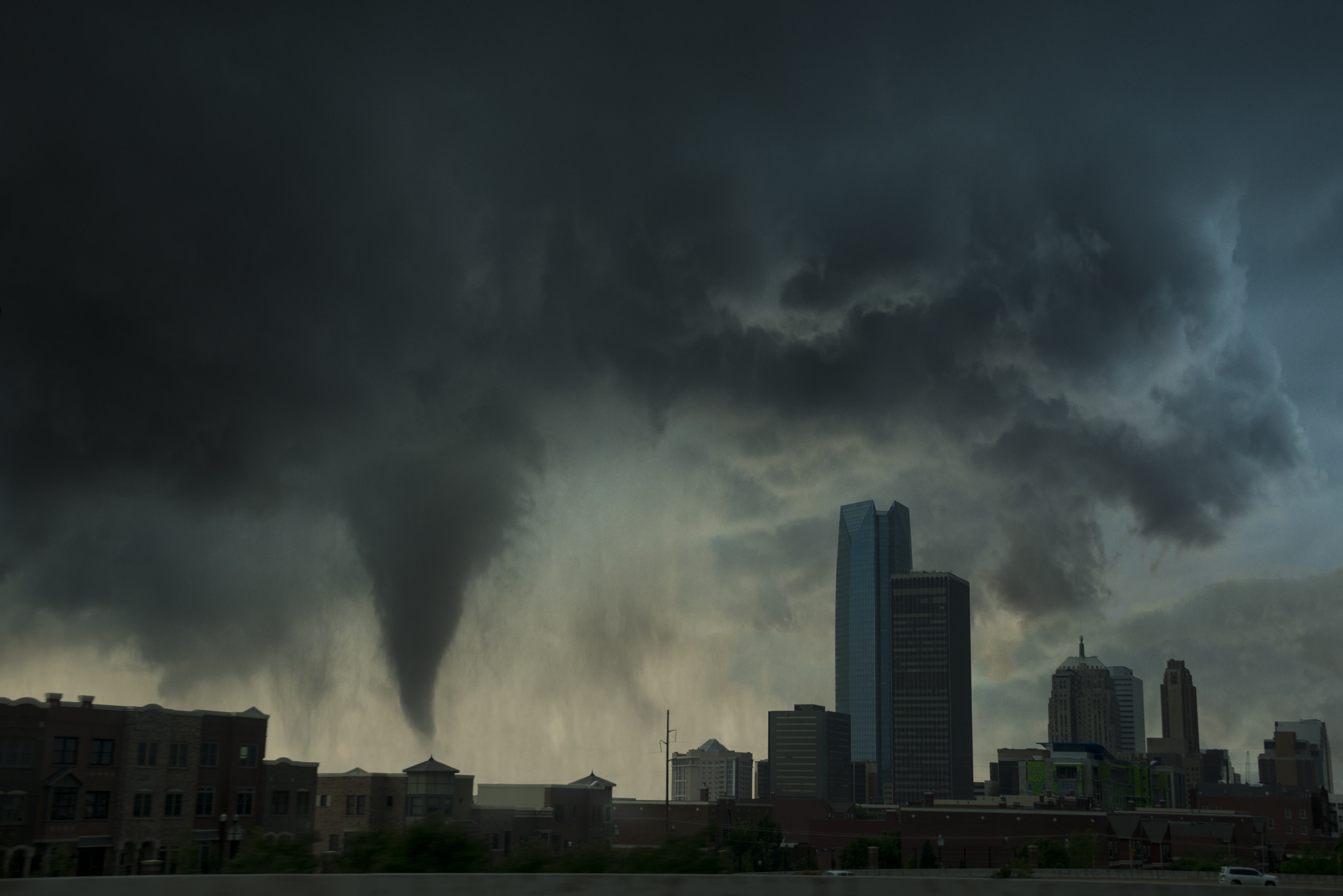 oklahoma tornado videos show terrifying storms as buildings damaged