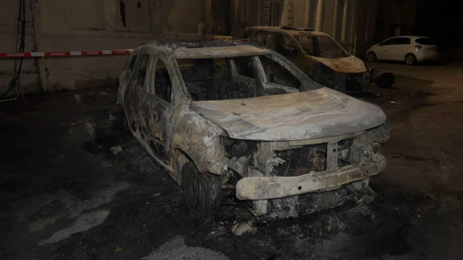 givors: un parking de la mairie touché par un incendie, deux véhicules de la police municipale brûlés