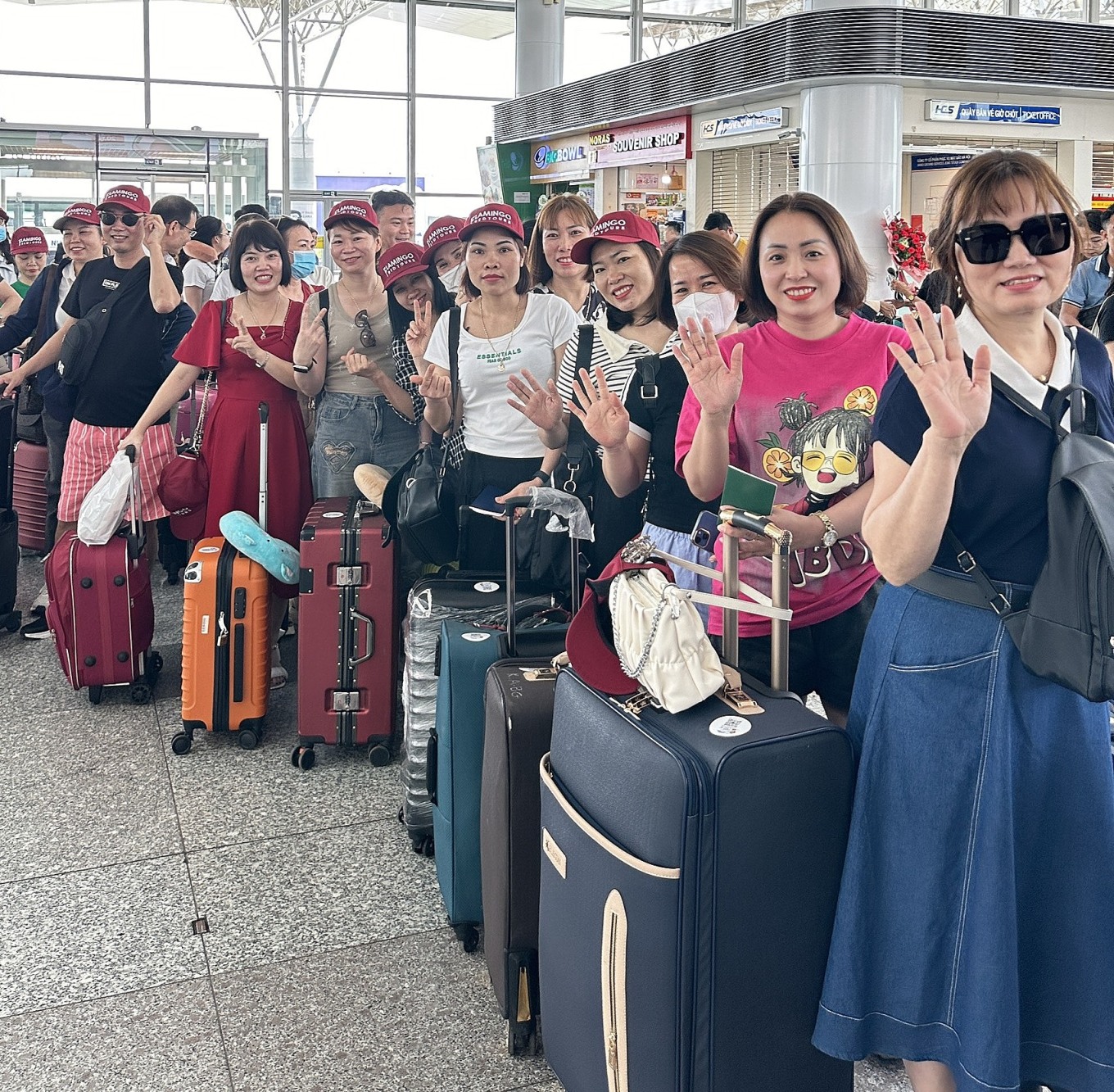 vietnamese tours to northeast asia bustle on first day of holiday