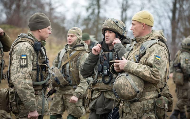 ukrainian army stabilize front and begin limited counteroffensive by end of year