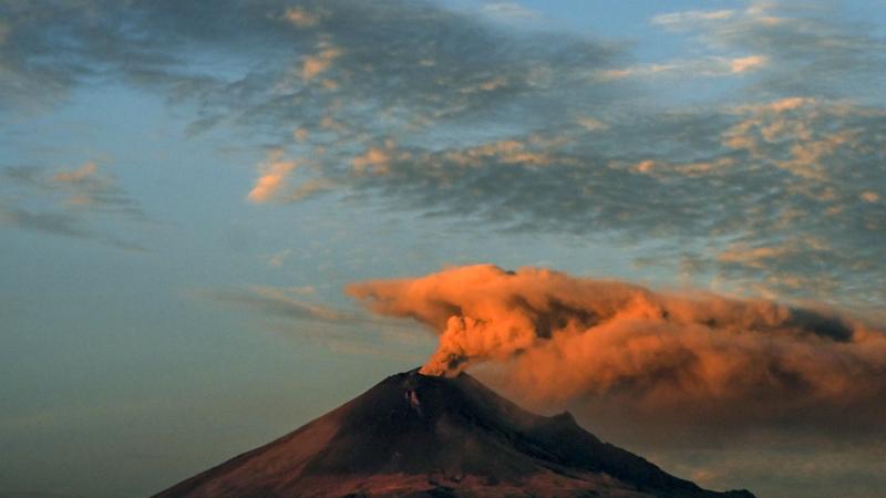 eruption volcanique dans l’est de l’indonésie