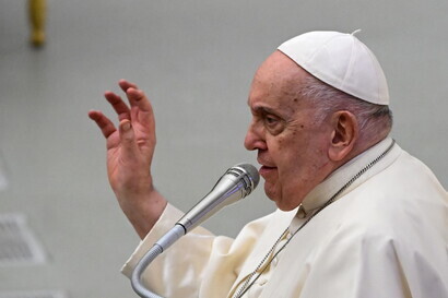papa francesco a venezia incontra le detenute nel carcere della giudecca