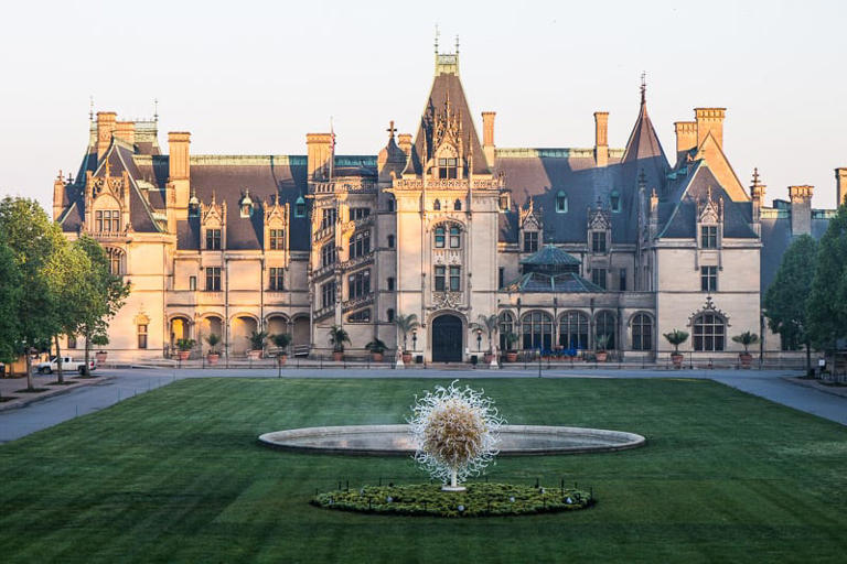 Tips for visiting the Biltmore Estate & Gardens: Biltmore House tours, Antler Village and winery places to stay in Biltmore Estate Asheville North Carolina