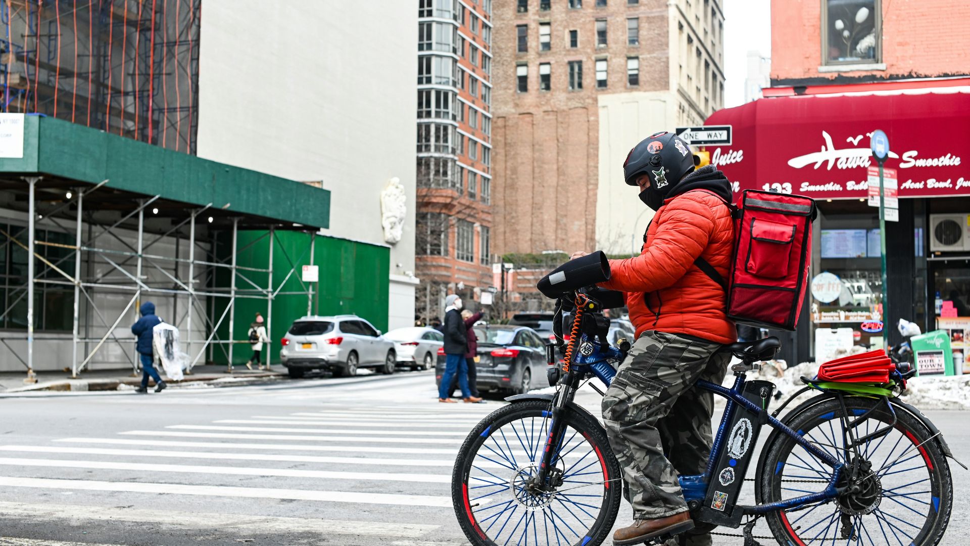 <p>Despite the guaranteed hourly rate, financial experts and advocates argue that the new changes may still place financial strain on delivery drivers.  </p> <p>Beene <a href="https://www.newsweek.com/20-minimum-wage-law-seattle-delivery-orders-1894785#:~:text=A%20law%20calling%20for%20a,went%20into%20effect%20in%202022.">commented</a> to Newsweek, "Under these revisions, drivers would still be paid at a guaranteed hourly rate, although some advocates say when you factor any other expenses these gig workers face, it would ultimately present a negative effect to their overall pay." </p>