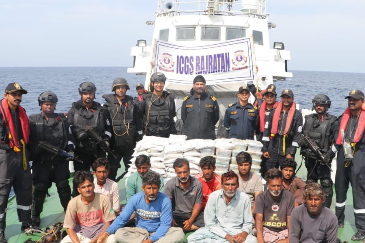 indian coast guard seizes pakistani boat with rs 600 crore worth of narcotics