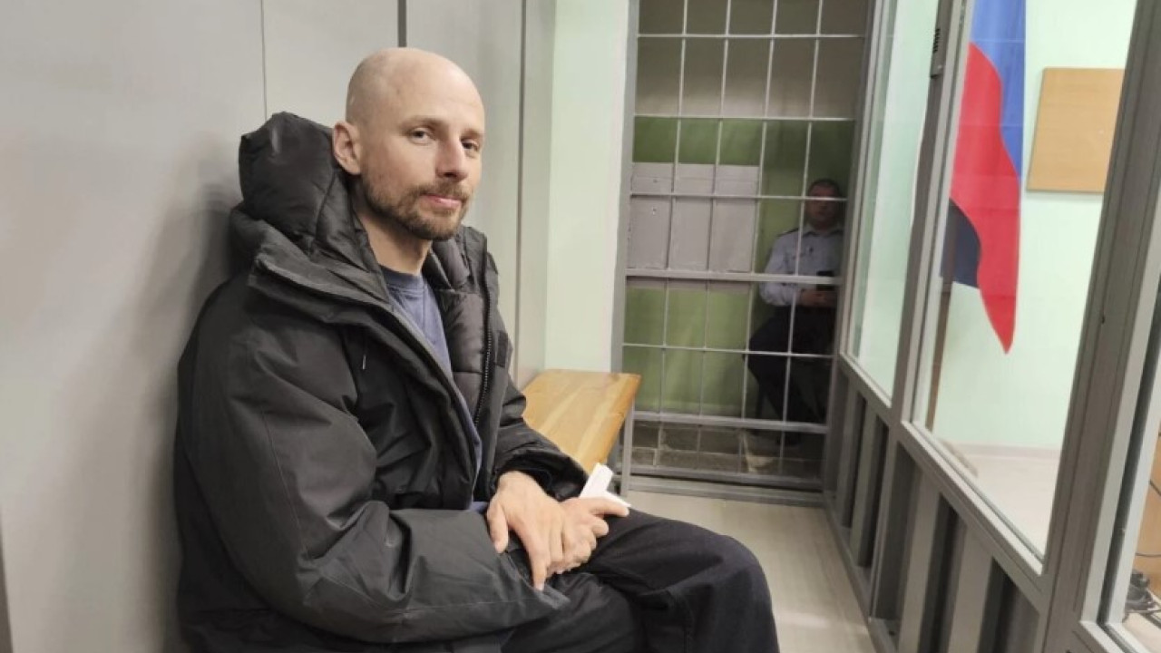 ρωσία: συνελήφθη και δεύτερος δημοσιογράφος για τη δημιουργία βίντεο για την ομάδα του αλεξέι ναβάλνι