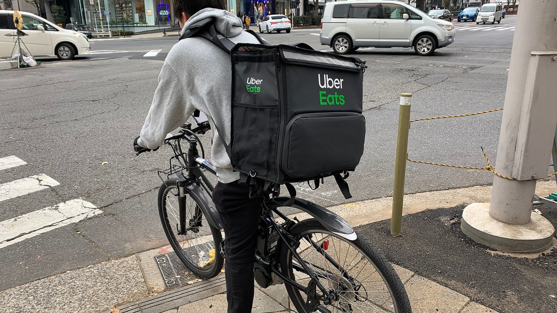 <p>Following the implementation of the new wage law, Uber reported a <a href="https://www.newsweek.com/20-minimum-wage-law-seattle-delivery-orders-1894785#:~:text=A%20law%20calling%20for%20a,went%20into%20effect%20in%202022.">30% decline</a> in delivery orders.     </p> <p>This significant decrease highlights the challenges faced by businesses and gig workers under the new economic conditions.    </p>