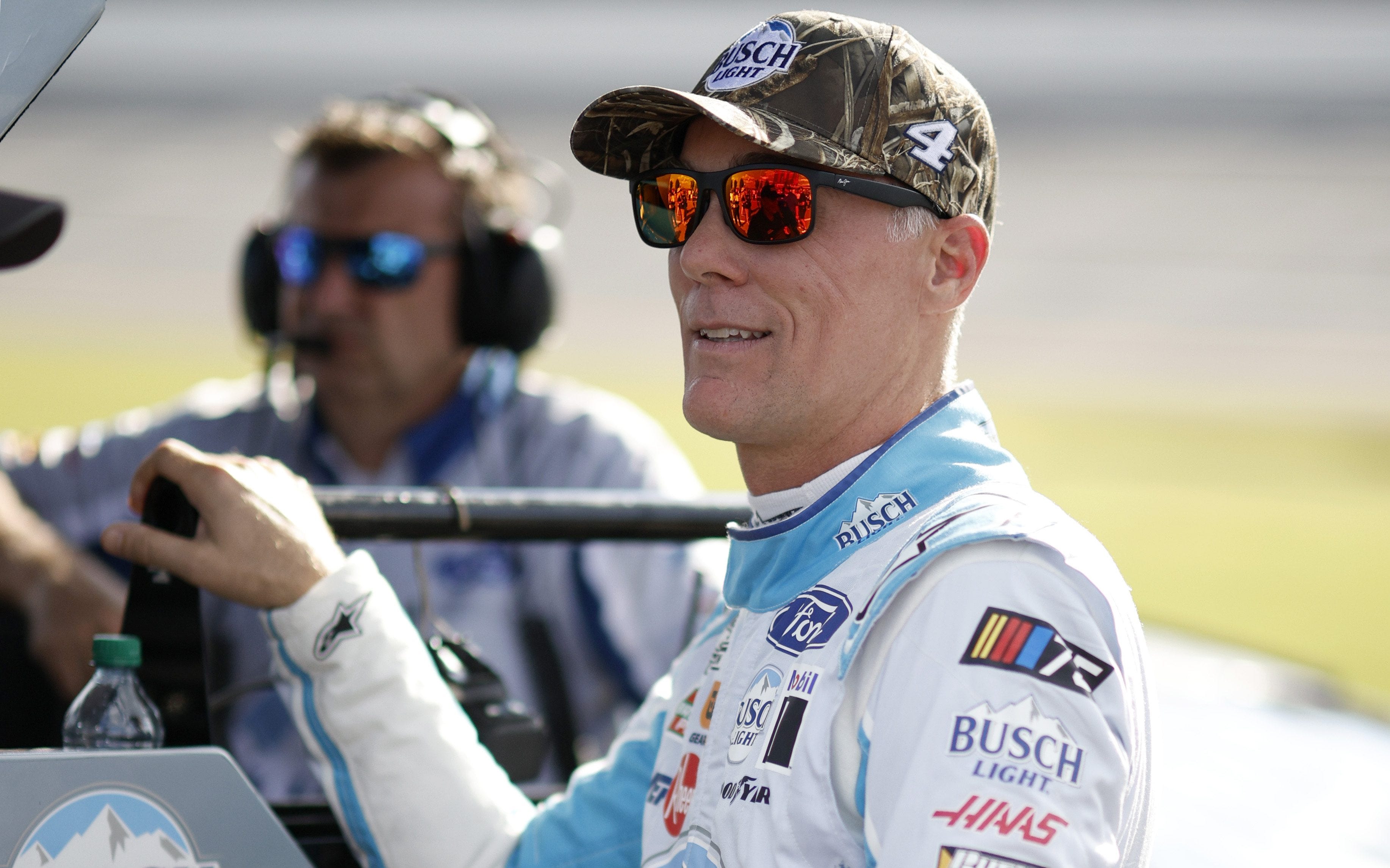 kevin harvick to replace kyle larson during nascar all-star weekend