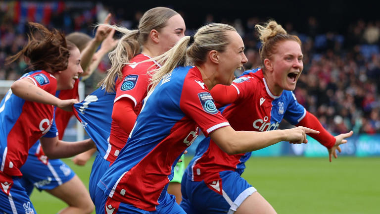 Crystal Palace sealed their place in the Women's Super League with a 0-0 draw against Sunderland on Sunday