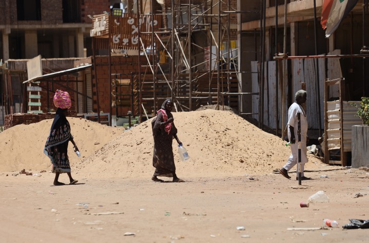 líder paramilitar sudanês disposto a cooperar com onu para facilitar ajuda humanitária