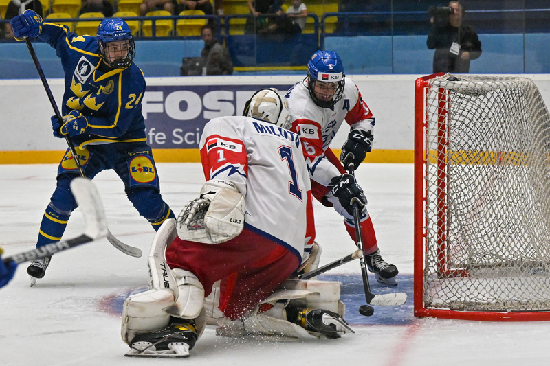 hokejová osmnáctka zdolala švédy 3:2 po nájezdech a vyhrála na ms druhý zápas