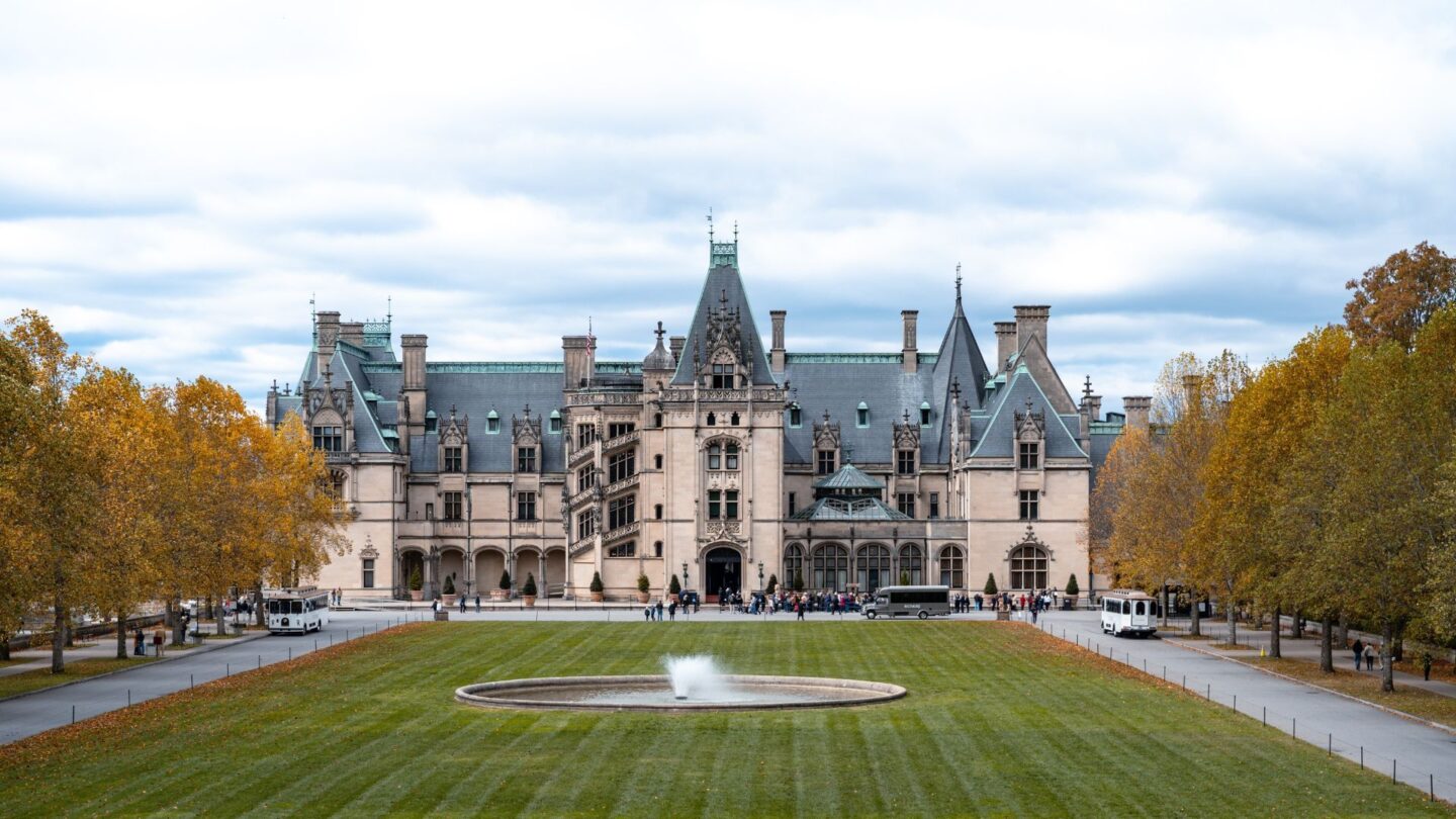 <p>The Biltmore Estate in North Carolina is the largest private home in the U.S. Once the mansion of George Washington Vanderbilt II, today it draws visitors with its stunning architecture and provides a glimpse into the luxurious lifestyles of its former residents.</p>