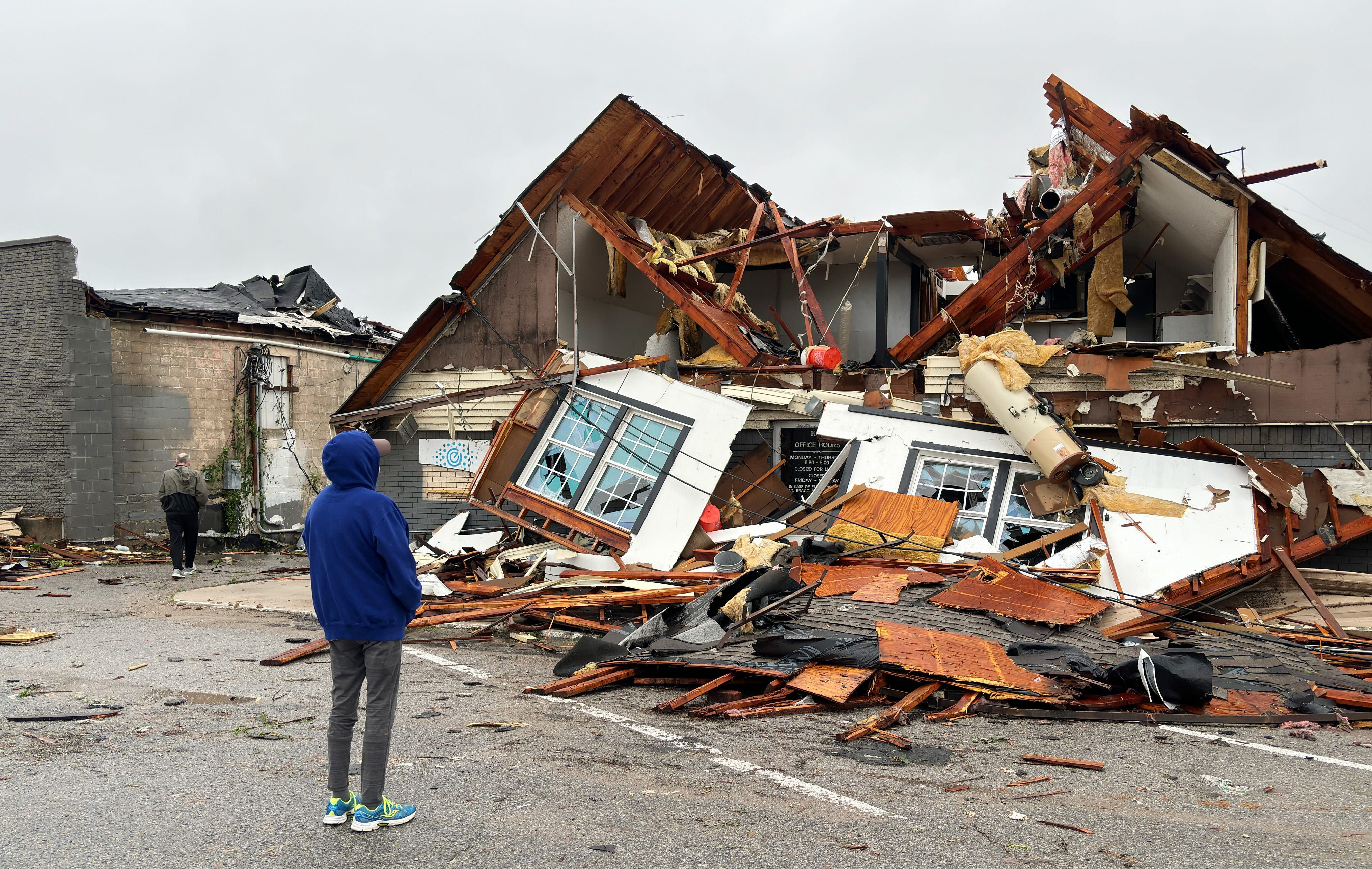 2 dead in oklahoma as tornadoes, storms blast midwest; more severe weather looms today