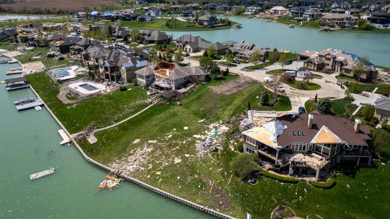 4 dead after tornadoes sweep through Oklahoma