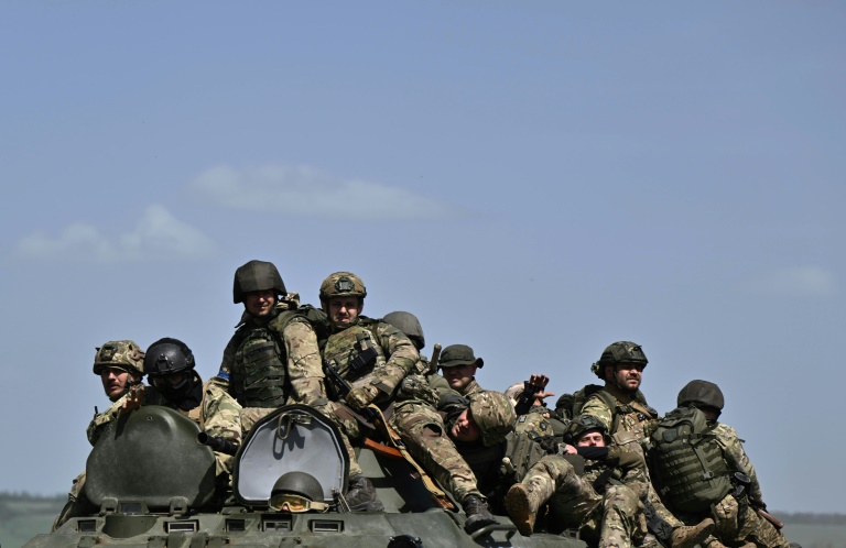 comandante do exército ucraniano admite avanços da rússia na frente de batalha