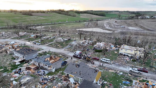 5 killed, including baby, as tornadoes slam the heartland<br><br>