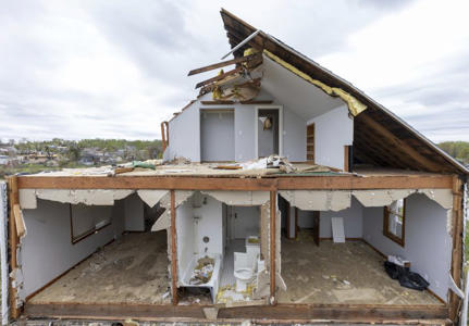 4 dead after tornadoes sweep through Oklahoma<br><br>