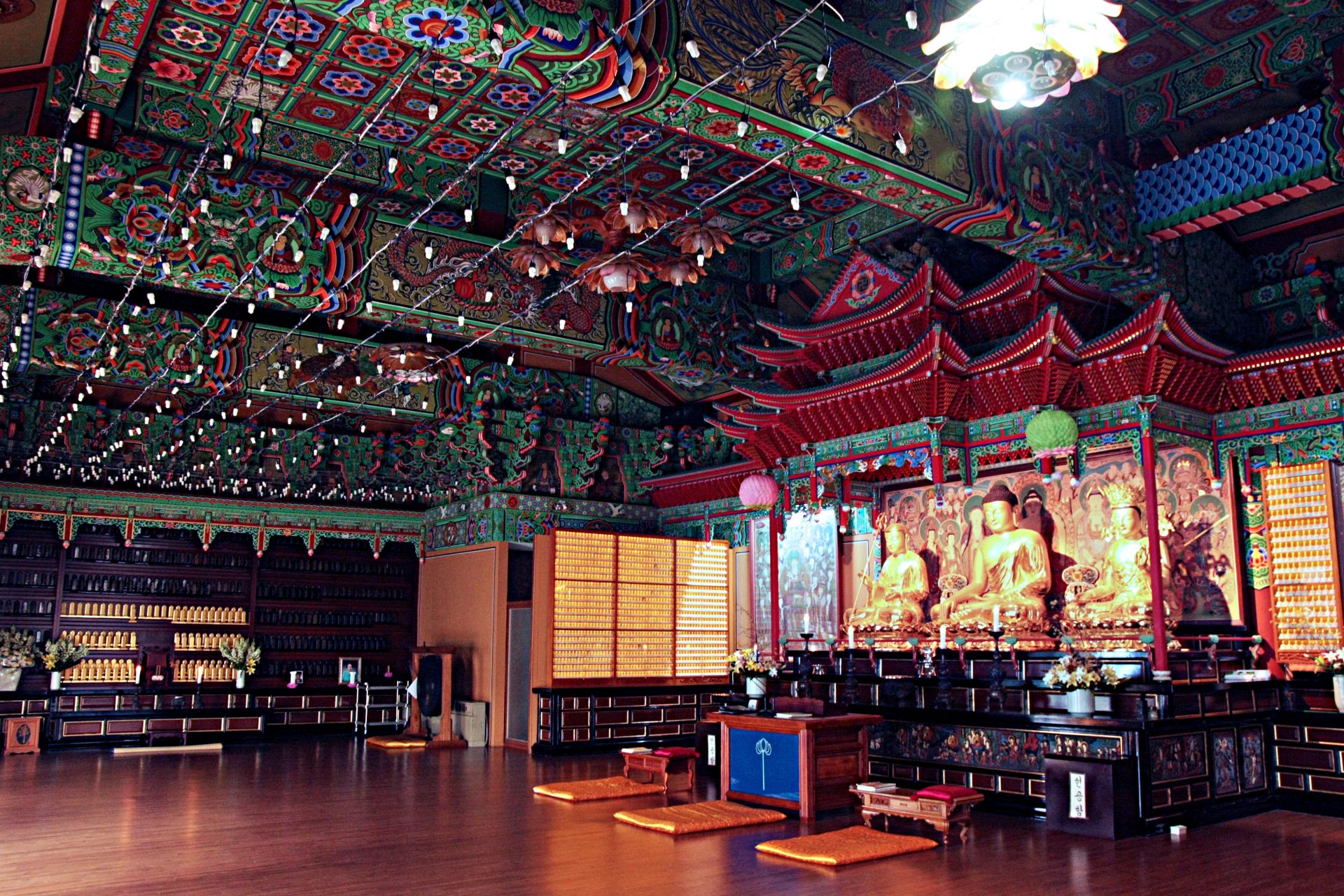 <p>It was founded in 1405 as a villa but came to be used as a replacement for the main palace (Gyeongbokgung Palace) after it was burnt down in the war. This royal palace has maintained most of its original appearance and is also registered as a World Heritage Site.</p>