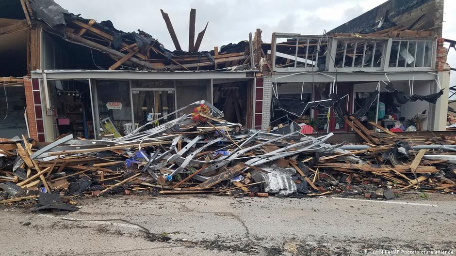 Tornadoes ripping through US Midwest turn deadly in Oklahoma