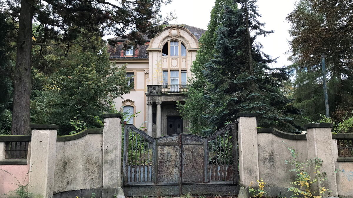familie gibt auf: jugendklub-villa in neugersdorf steht wieder zum verkauf