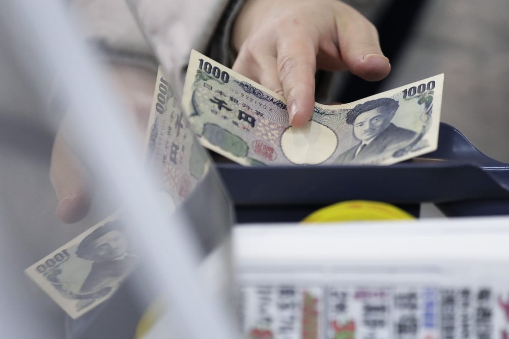 duh, yen jepang ambrol ke 160 per dolar, terendah sejak 1990