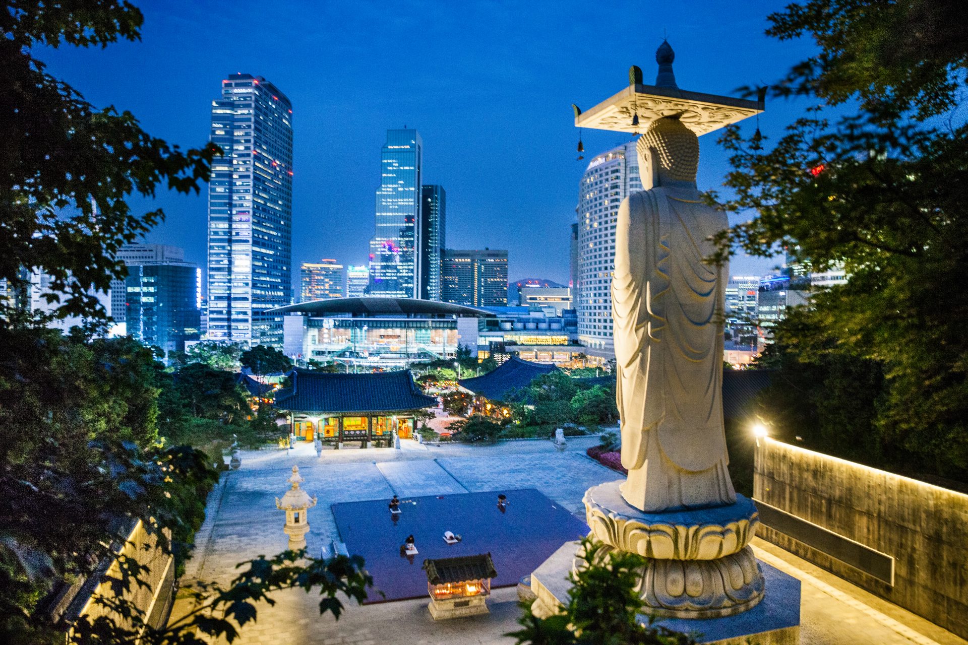 <p>Have you thought of going on vacation to South Korea? It's a country where you can enjoy historical cultural heritage and delicious gourmet food, beauty salons, massages, popular cosmetics, and shopping. Let's take a look at some tourist attractions in Korea.</p>