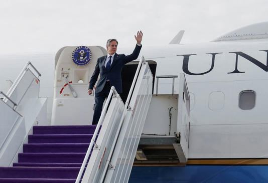 U.S. Secretary of State Antony Blinken gestures while he deboards an airplane as he visits Saudi Arabia in the latest Gaza diplomacy push, in Riyadh, Saudi Arabia April 29, 2024. REUTERS/Evelyn Hockstein/Pool
