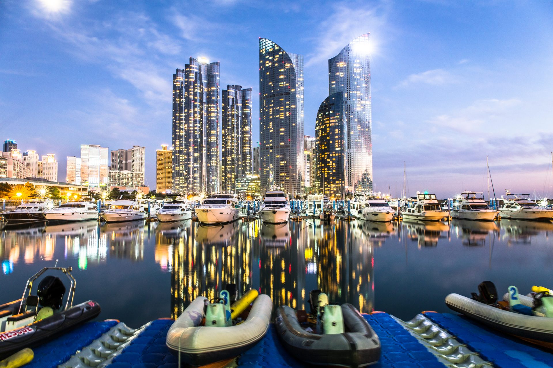<p>Famous as a gourmet destination, Jagalchi, Korea's largest seafood market, is surrounded by many restaurants where you can enjoy fresh seafood. It is also famous for its romantic night view.</p>