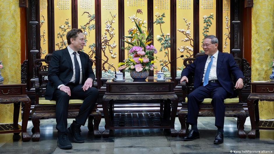 elon musk se reúne con primer ministro chino en pekín