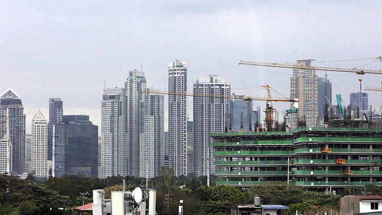PH economy seen to accelerate in 2024 but faces high inflation, El Niño-driven risks