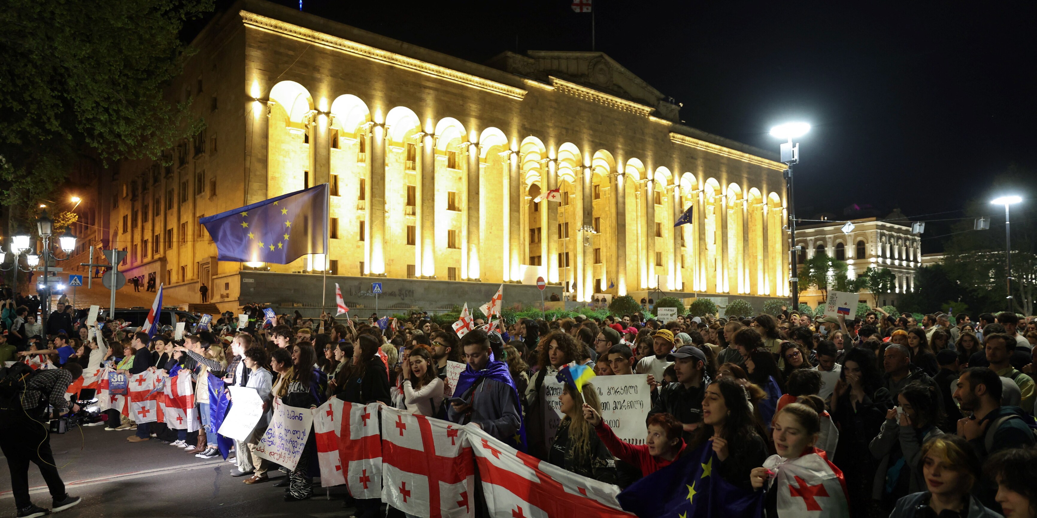 gefahr für eu-beitritt - georgier protestieren gegen „russisches gesetz“, das „ausländische agenten“ ins visier nimmt