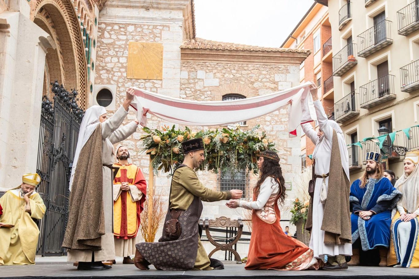 jak vypadala svatba ve středověku: největším ponížením byla pro novomanžele veřejná svatební noc