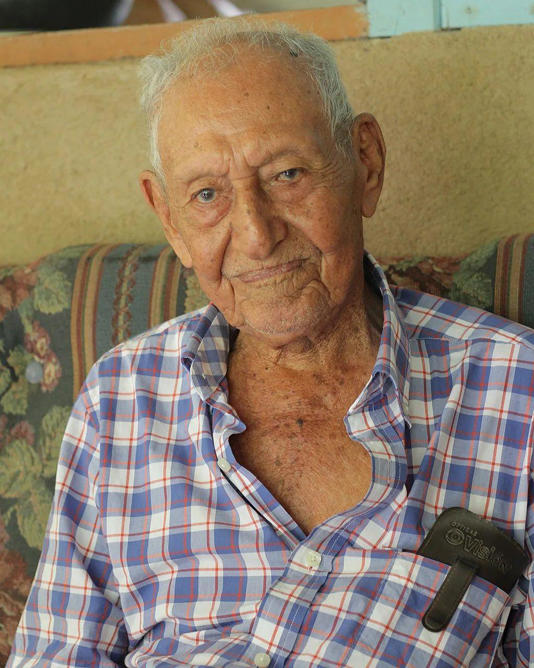 Com 100 anos de idade, Pachito atribui sua longevidade a ter permanecido ativo e ser um bom amigo das pessoas