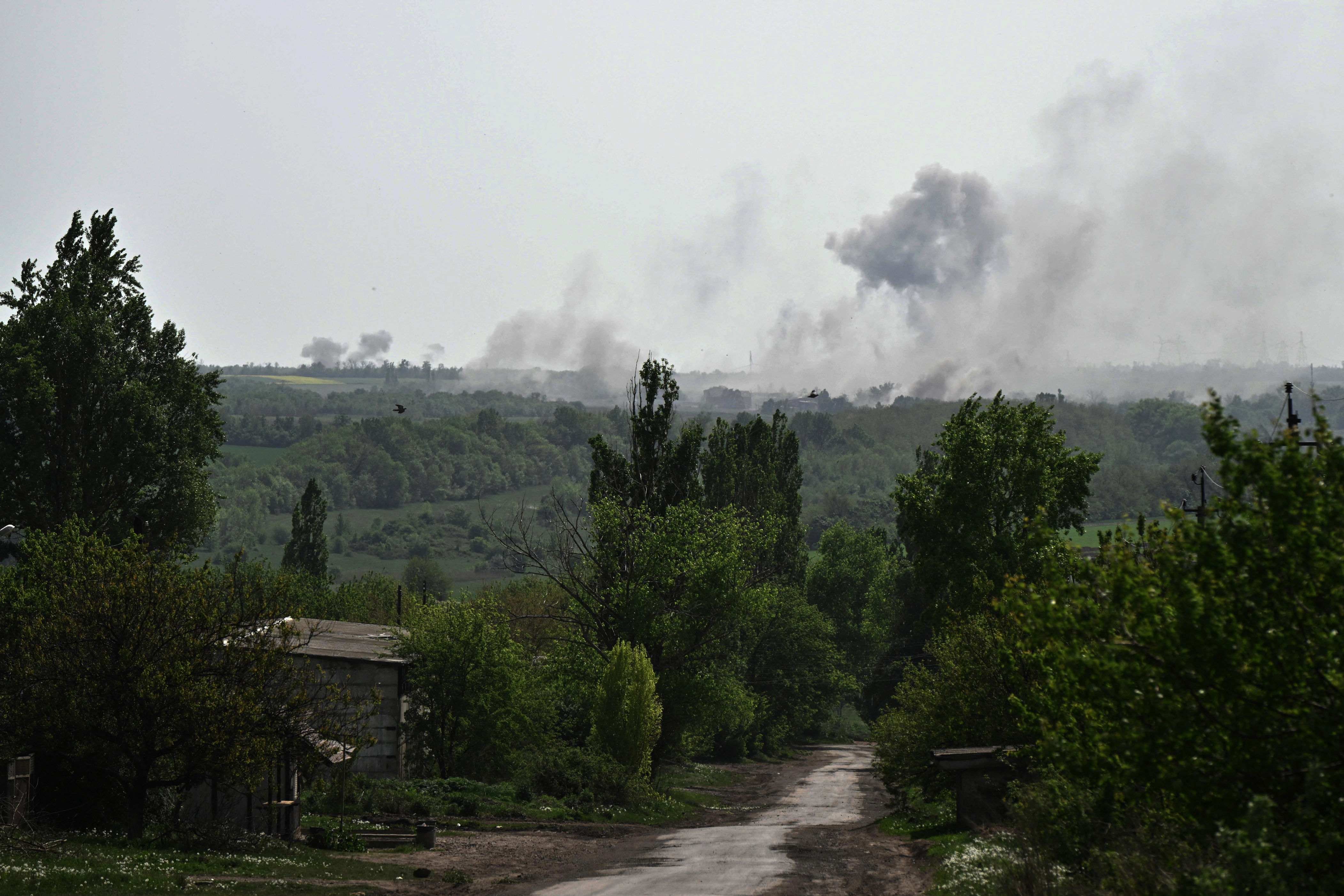 ukraine-russia war live: putin’s troops advance amid north korea concern at us giving kyiv long-range missiles
