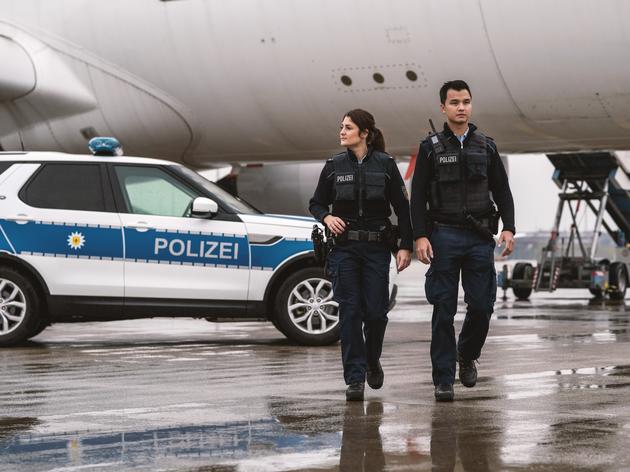 landevorgang auf flughafen münchen gestört – polizei holt widerspenstiges paar direkt aus dem flugzeug