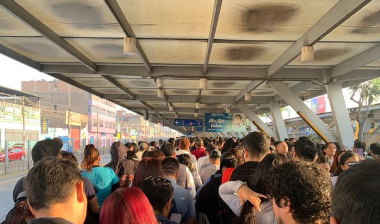 metropolitano: reportan retrasos en todas las estaciones tras fusión de expresos y nuevos horarios