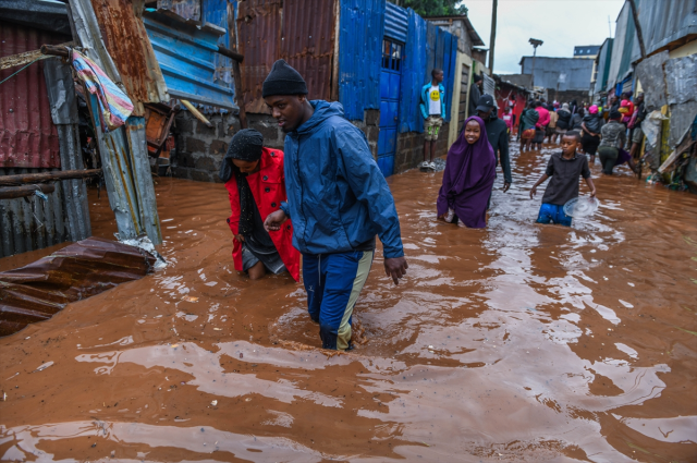 şiddetli yağışların haftalardır sürdüğü ülkede baraj çöktü: 42 ölü