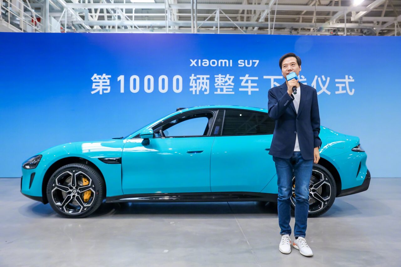 xiaomi su7 przełamuje symboliczną barierę. elektryczny samochód coraz popularniejszy